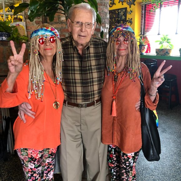 MEET YOUR POSHER - Picture 14 of 16